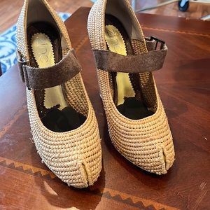 Rattan weave pump with brown suede buckle